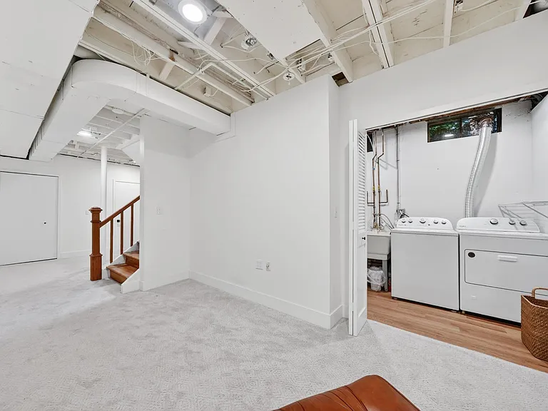 372 W Brown St #3 — Photo 34