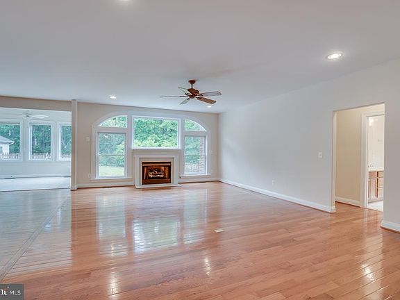 4th image of 9623 Thousand Oaks Ln