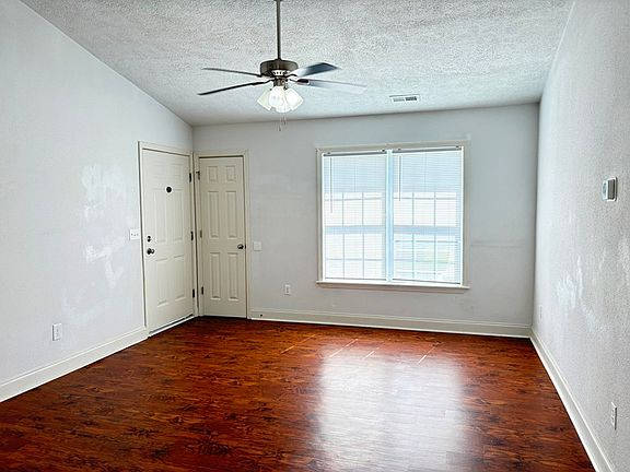 3rd image of 126 John Ct