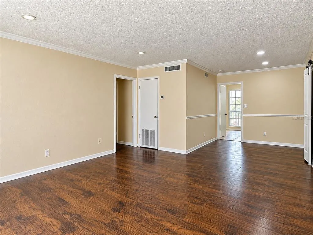 3 bed, 2.0 bath, 1080 sqft, $1,600 — Photo 4