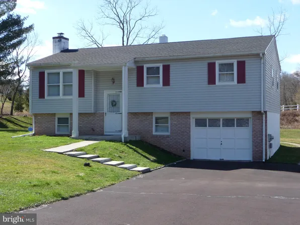 1332 Dimity Ct, Pottstown, PA 19465