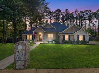 1013 Millstone Ln, Chandler, TX 75758