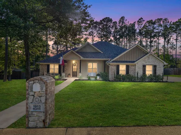 1013 Millstone Ln, Chandler, TX 75758