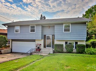 1007 Hooks Ln, McHenry, IL 60050