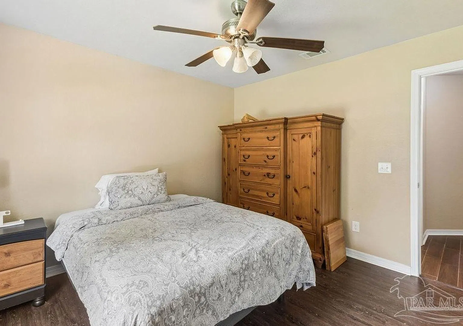 Charming 4 bedroom 3 bathroom in Silverglen Estates — Photo 2