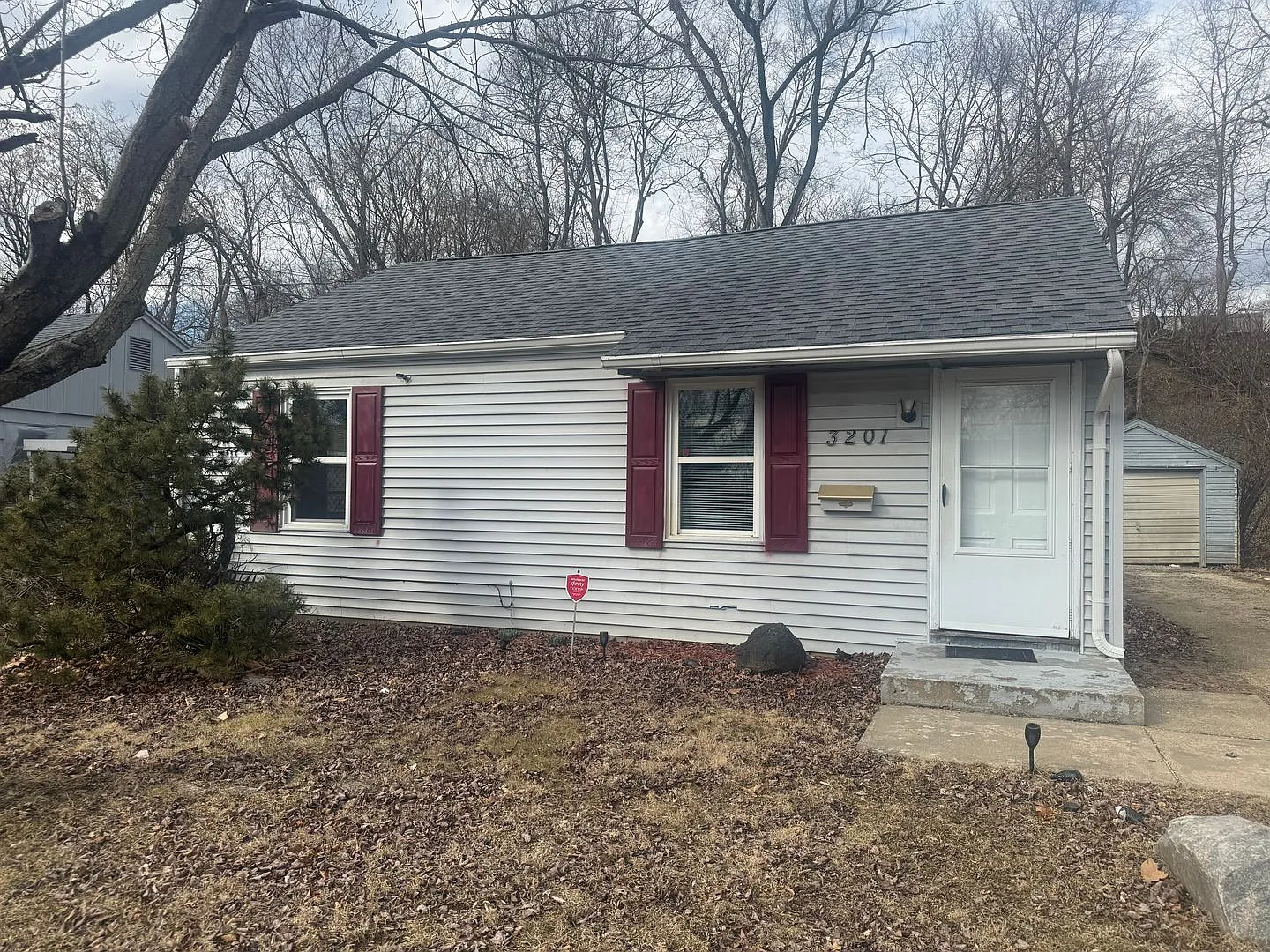 2 Bedroom House in Peoria Hardwood Floors Throughout, Yard & Off-Street Parking, Section 8 Welcome — Photo 1
