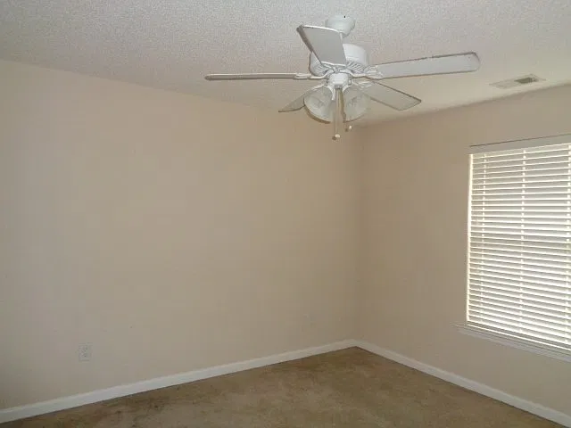 3 bed, 2.5 bath, 1682 sqft, $2,035 — Photo 3