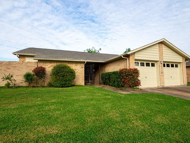 7310 Westbranch Dr — Photo 2