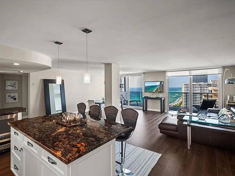 1890 S Ocean Dr #Penthouse 4 — Photo 7