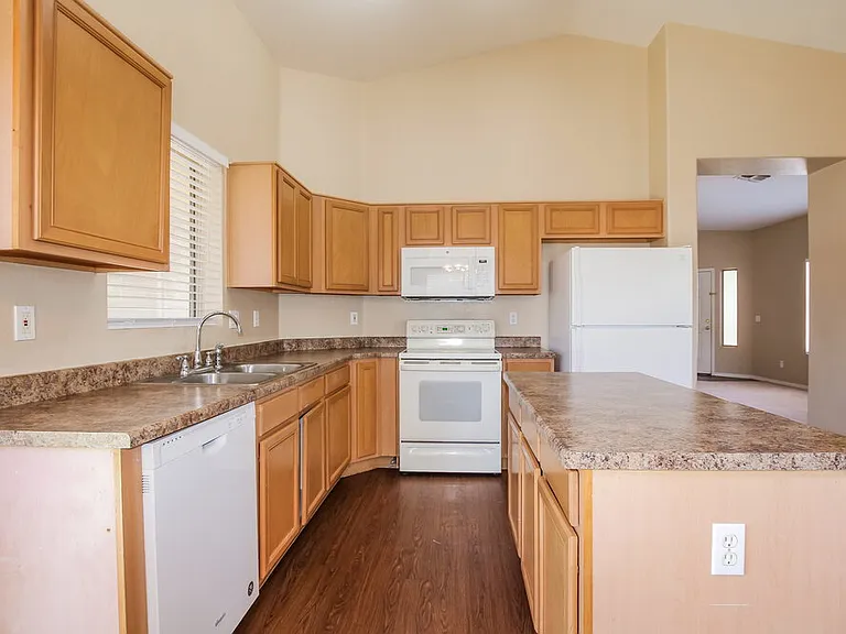 13425 W Gelding Dr — Photo 6