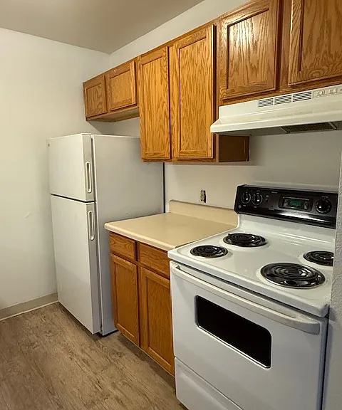 Lakewood Apartments — Photo 11