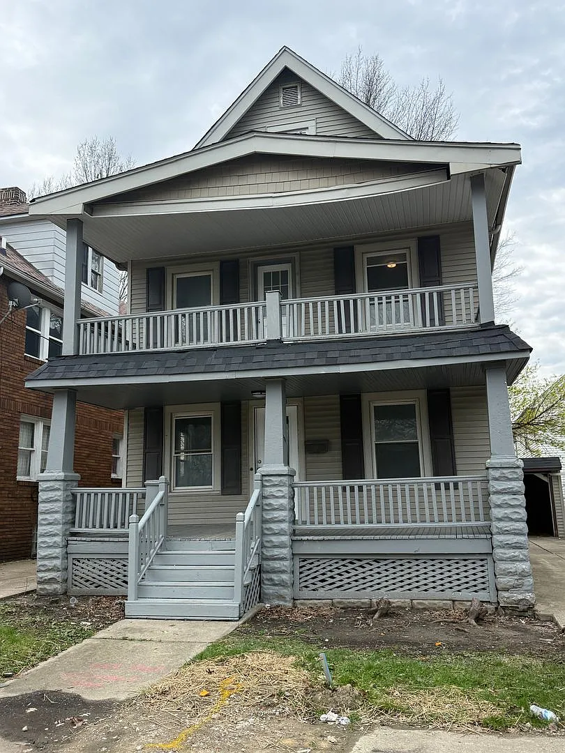 15718 Holmes — Photo 1