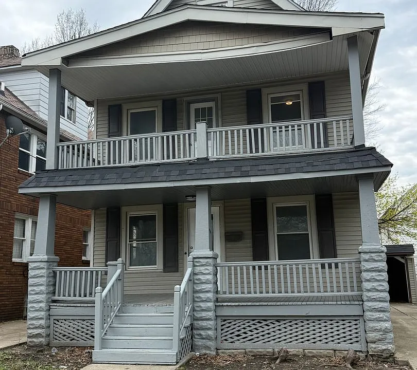 15718 Holmes