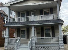 15718 Holmes