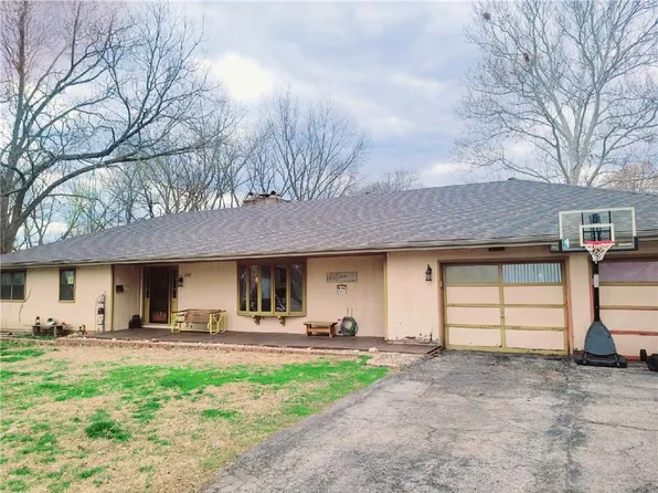 710 S Locust St, Sweet Springs, MO 65351