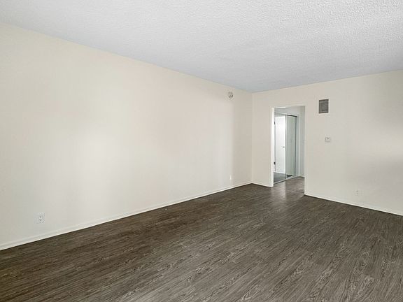 4th image of 1808 N Harvard Blvd APT 13