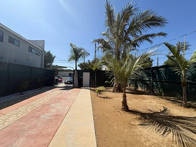 2334 Virginia Ave — Photo 3