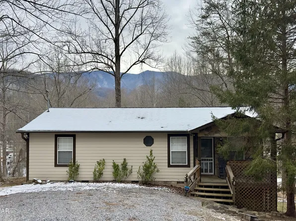 146 Hollow Rd, Cosby, TN 37722