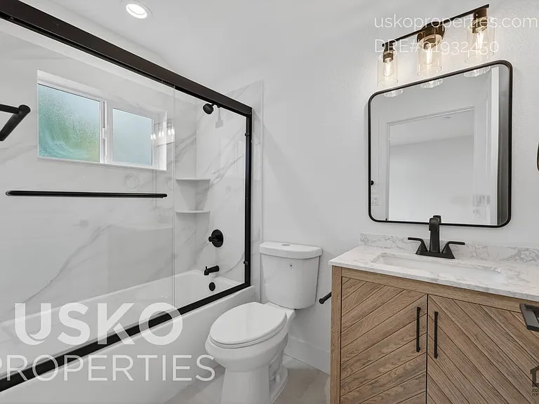 2707 Tomato Aly #B — Photo 15