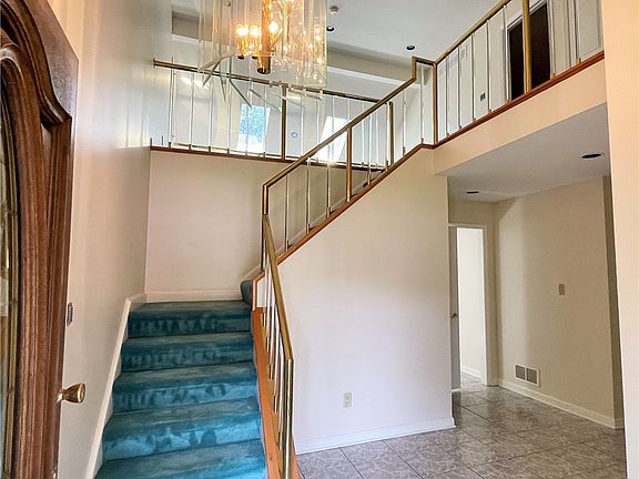 4th image of 250 Portman Ln