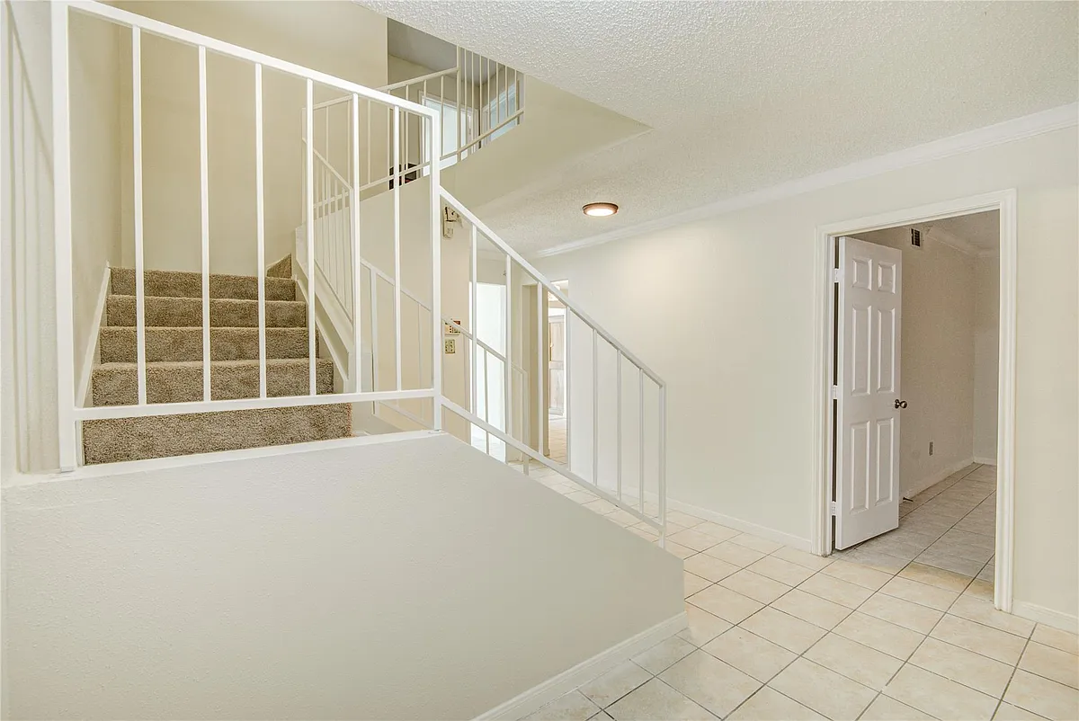 Building Photo - 2114 Greenbriar Colony Dr