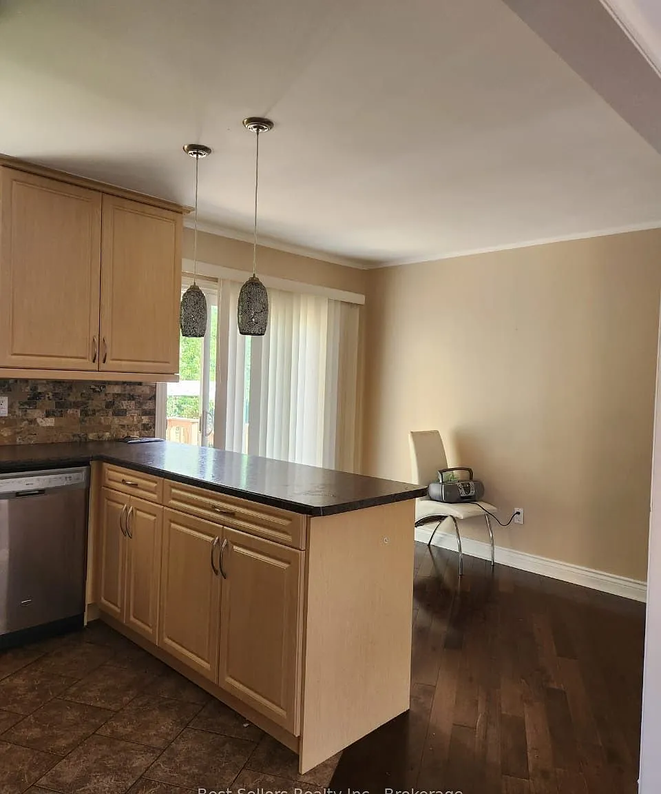 4 bed, $3,590 — Photo 3