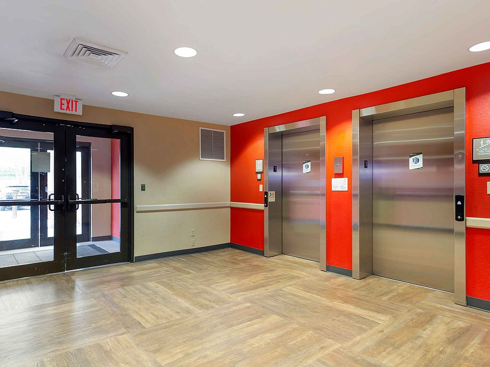 Lobby and Guest Check-in