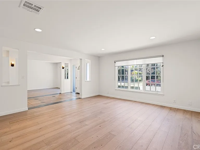 248 N Rexford Dr — Photo 14