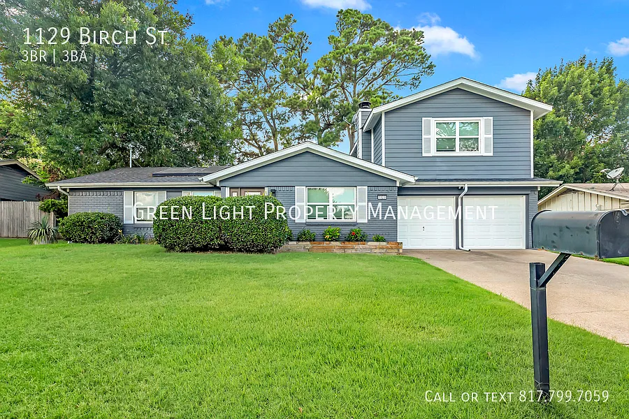 Spacious 3-bedroom, 3-bathroom home in Hurst — Photo 1