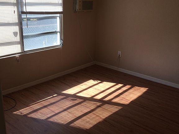 5th image of 3051 Douglas Ave