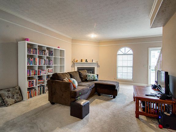3rd image of 227 Wynbrook Ct