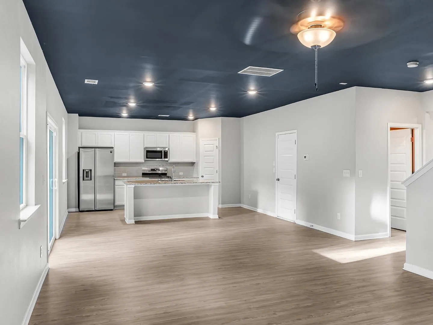 2054 Maplewood Way — Photo 4