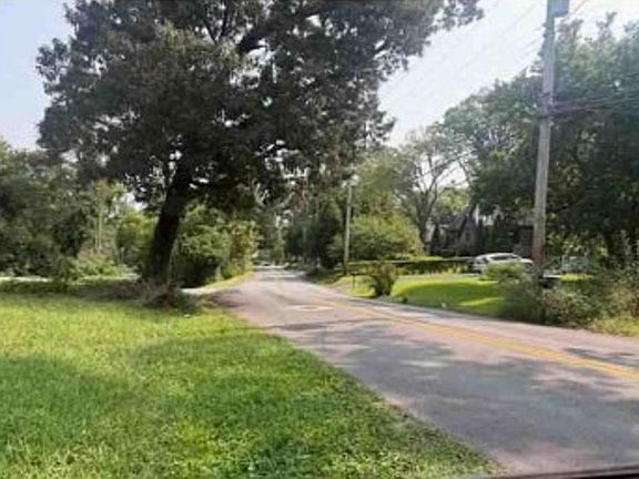 Exterior Neighborhood (street photo)