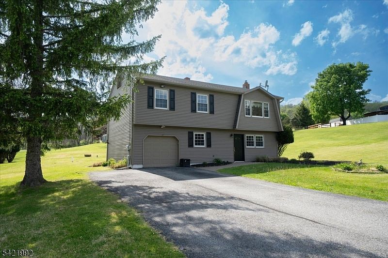1st image of 15 Carol Dr