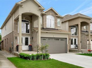 920 Stone Church Rd E, Hamilton, ON L8W1B1