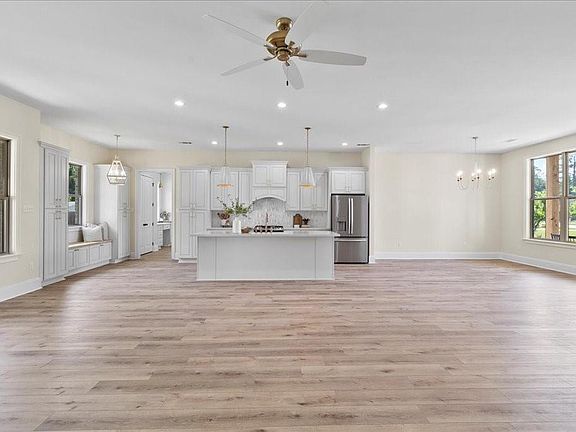 5th image of 708 Sawyer Ct