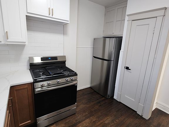 3rd image of 3841 Iowa Ave #B