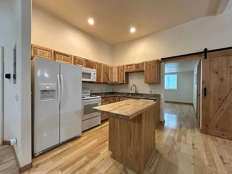 118 Kent Ln — Photo 3