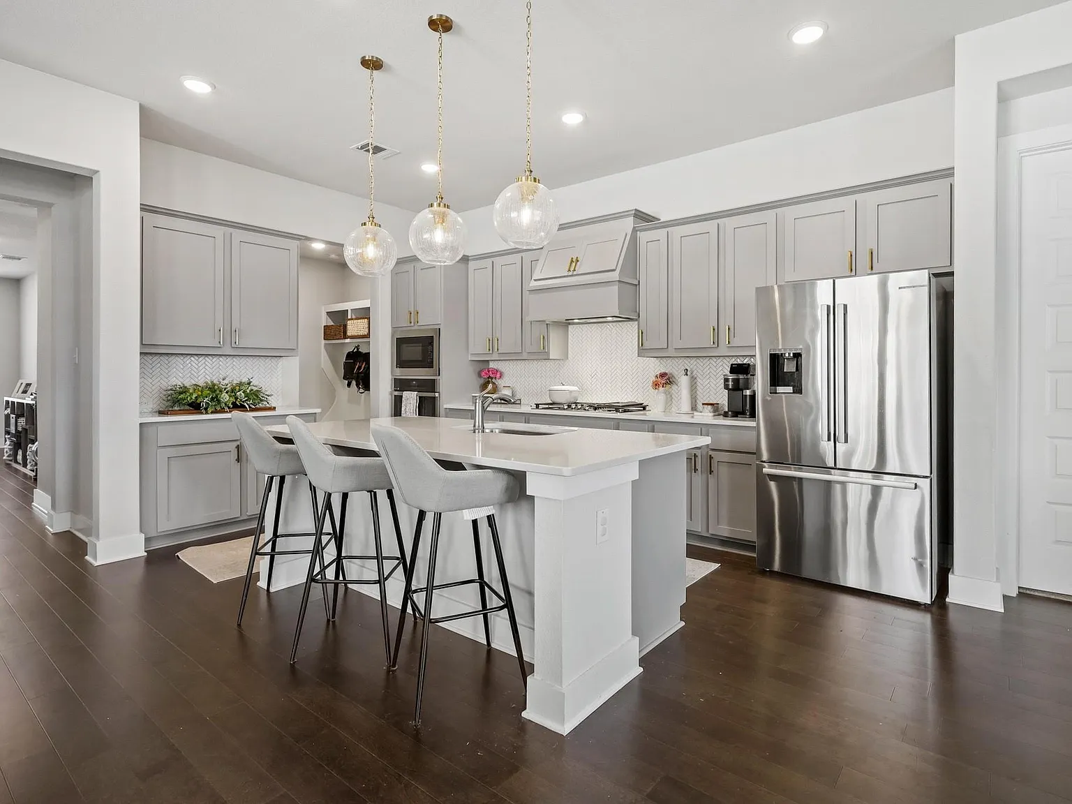 4 bed, 2.5 bath, 3161 sqft, $3,000 — Photo 2