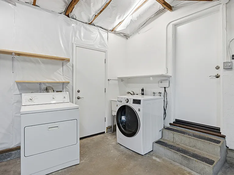 225 N Orchard Ave — Photo 30