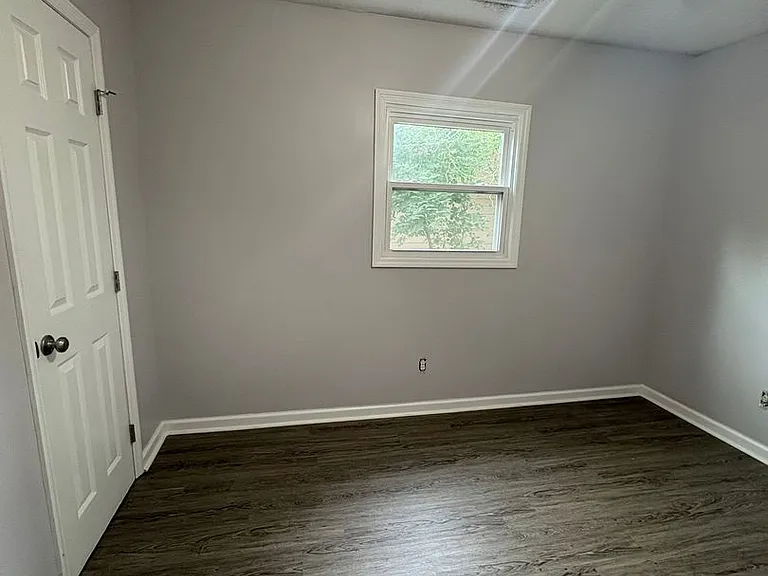 5019 Greenview Dr — Photo 8