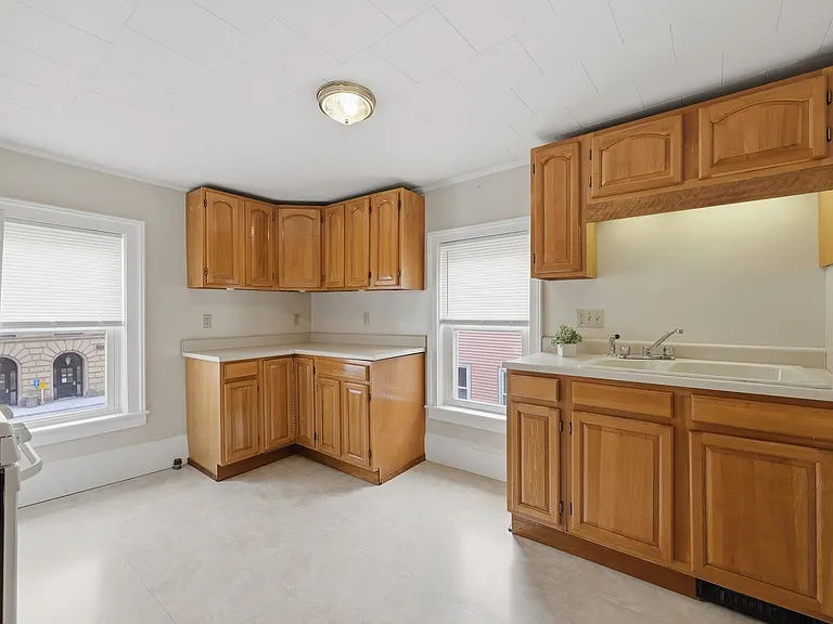 28 School St #2 — Photo 3