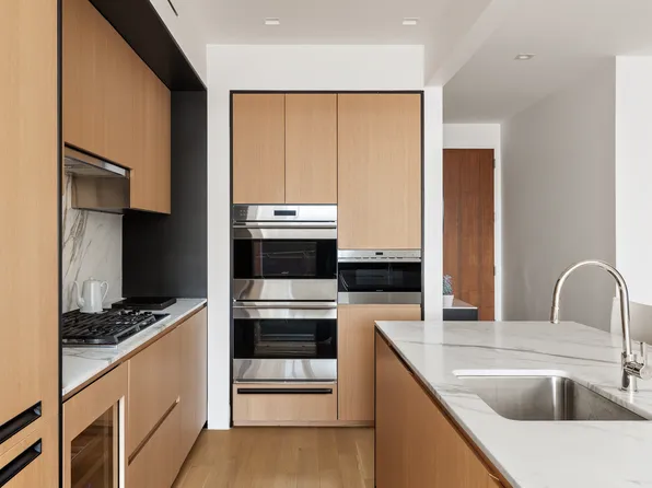 215 East 19th Street image 3 of 10