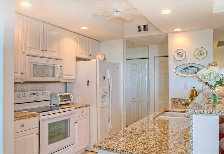 800 N Tamiami Trl #303 — Photo 13