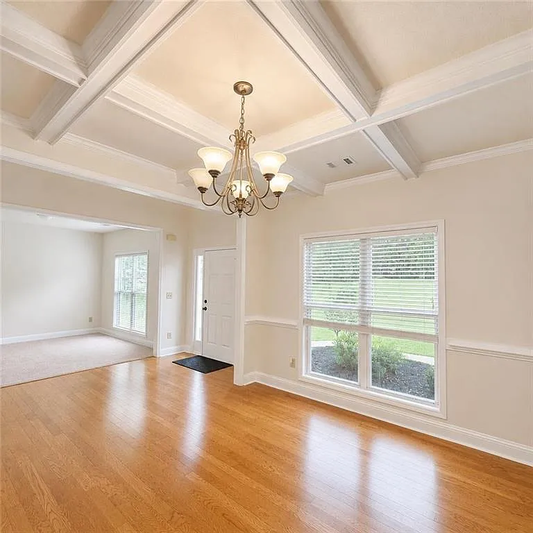 5 bed, 2598 sqft, $2,600 — Photo 3