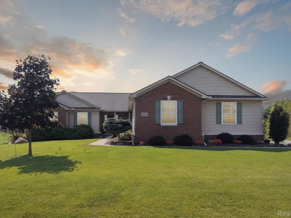 3623 N Quarry Creek Dr, White Lake, MI 48383