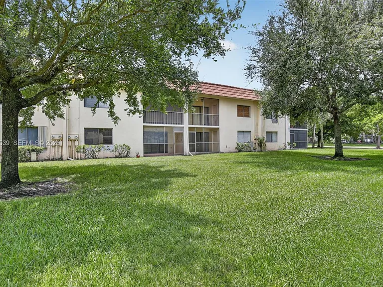 359 Lakeview Dr #102 — Photo 30