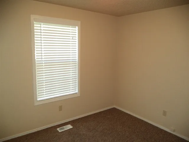 609 Oxford Way — Photo 7