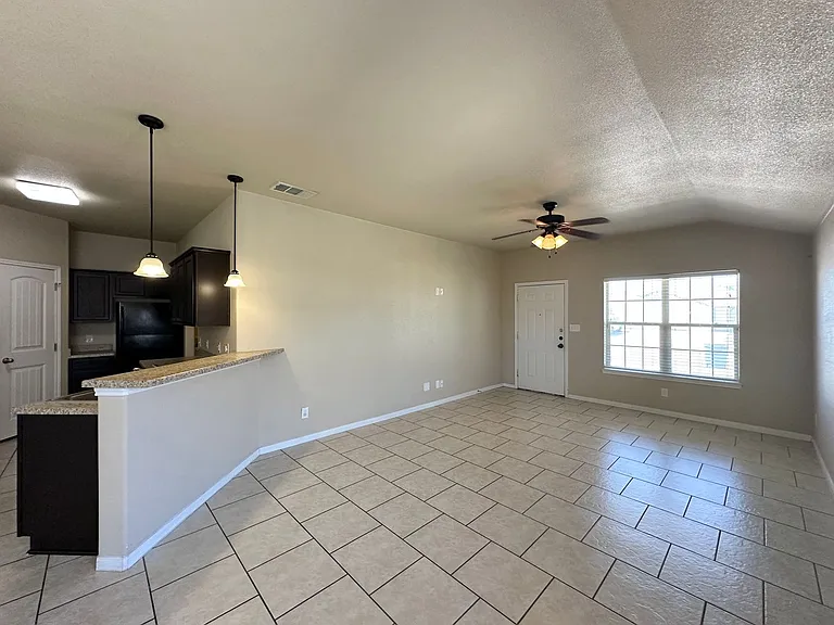 4601 Cambridge Dr — Photo 6