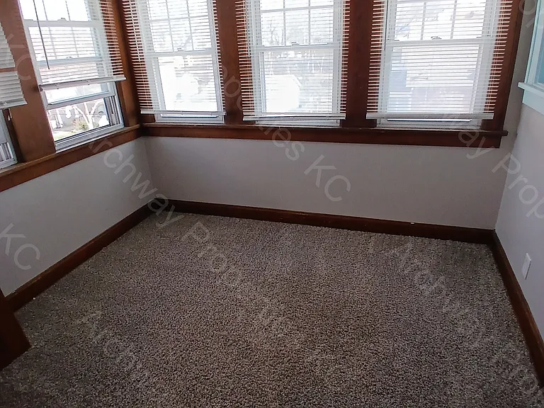 1900 Grandview Blvd — Photo 15